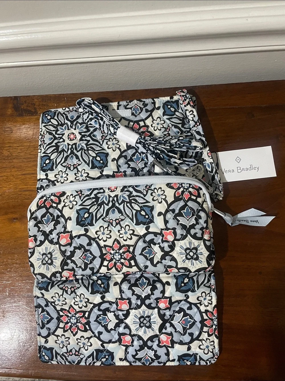 NWT - Vera Bradley - trifold wallet with wrist and crossbody straps. - Picture 3 of 5